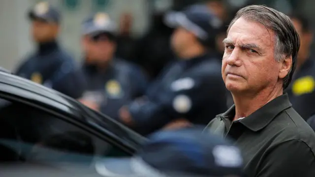 Jair Bolsonaro, expresidente de Brasil, mirando a la cámara