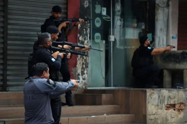 Miembros de la Policía de Río de Janeiro durante un operativo en Río de Janeiro, Brasil, el 28 de octubre de 2025.