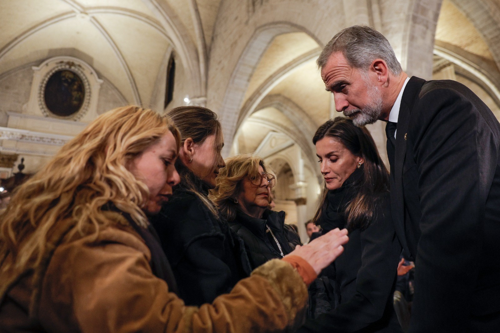 Los Reyes, en el funeral, con algunas víctimas