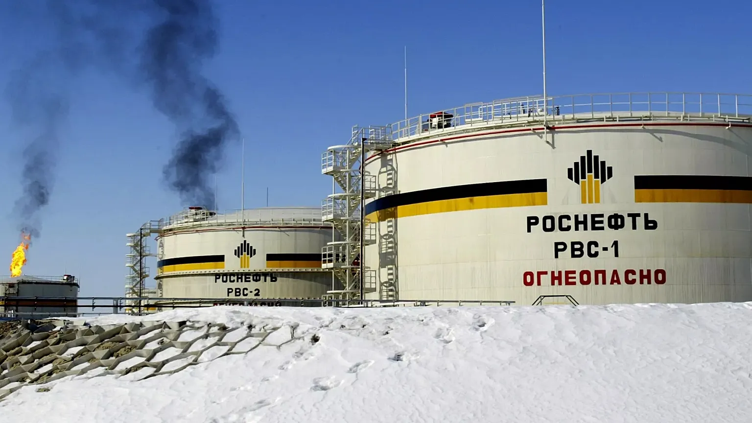 A view of the reservoirs of Russian state-controlled oil giant OAO Rosneft near Nefteyugansk, 5 April, 2006