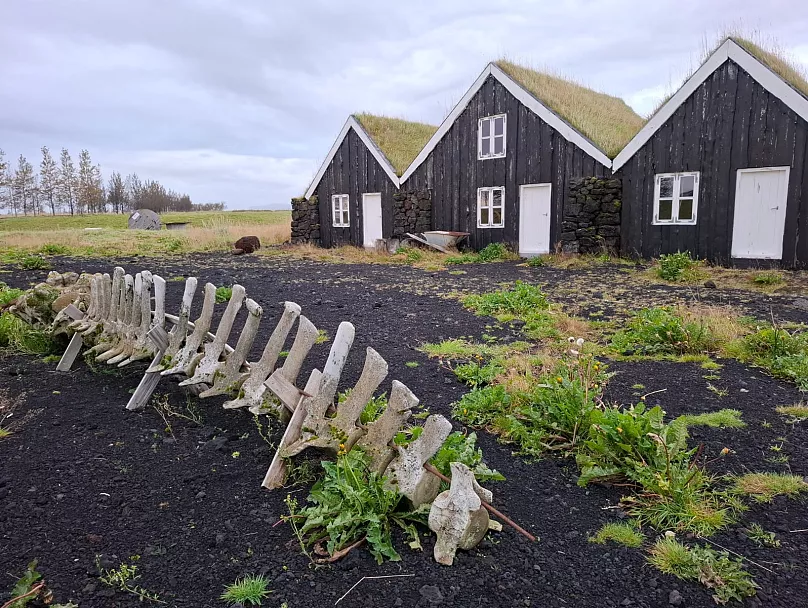 Thatch or turf house in Kirkjubæjarklaustur. This type of dwelling, which was common between the 9th and 19th centuries, was built using roots, grass and sometimes stone