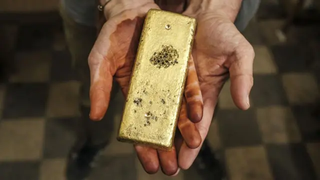 Una barra de oro en Puerto Sudán, el 30 de octubre de 2024.