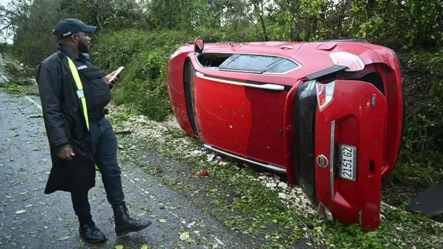 Coche volcado