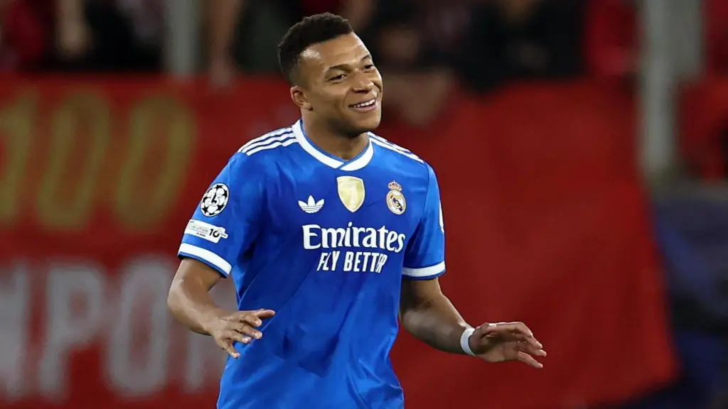 Mbappé celebra uno de sus goles ante el Olympiacos.