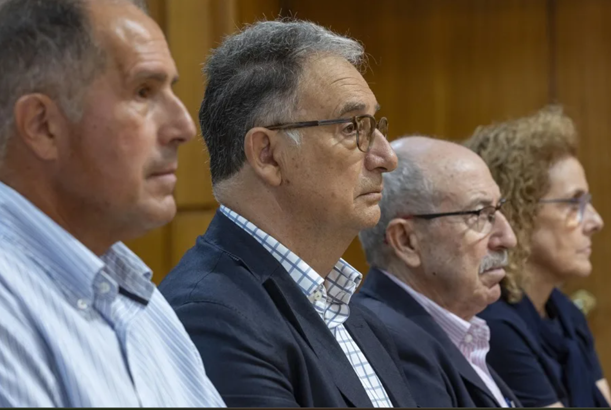 Imagen de archivo del ex consejero de Fomento de la Comunidad de Murcia Joaquín Bascuñana (c) durante el juicio.
