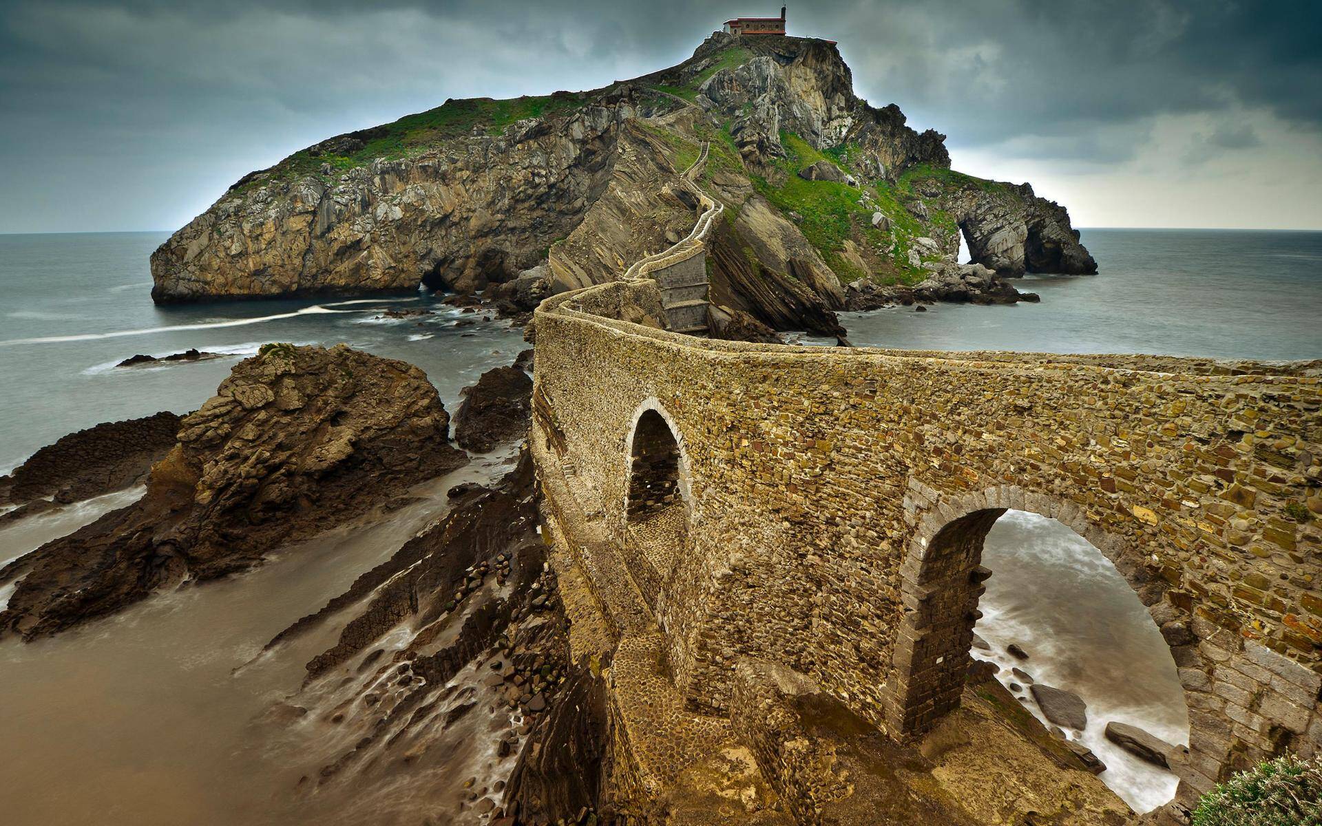 Foto: San Juan de Gaztelugatxe es un destino ideal para enriquecernos a nivel cultural. (Euskadi Turismoa)