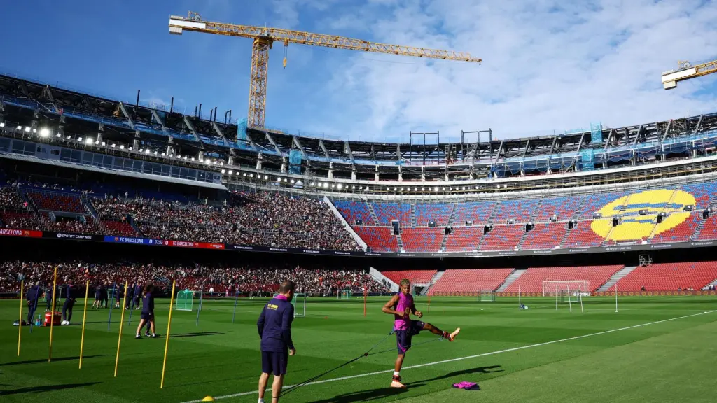 Lamine Yamal, en el entrenamiento de puertas abiertas en el Camp Nou
