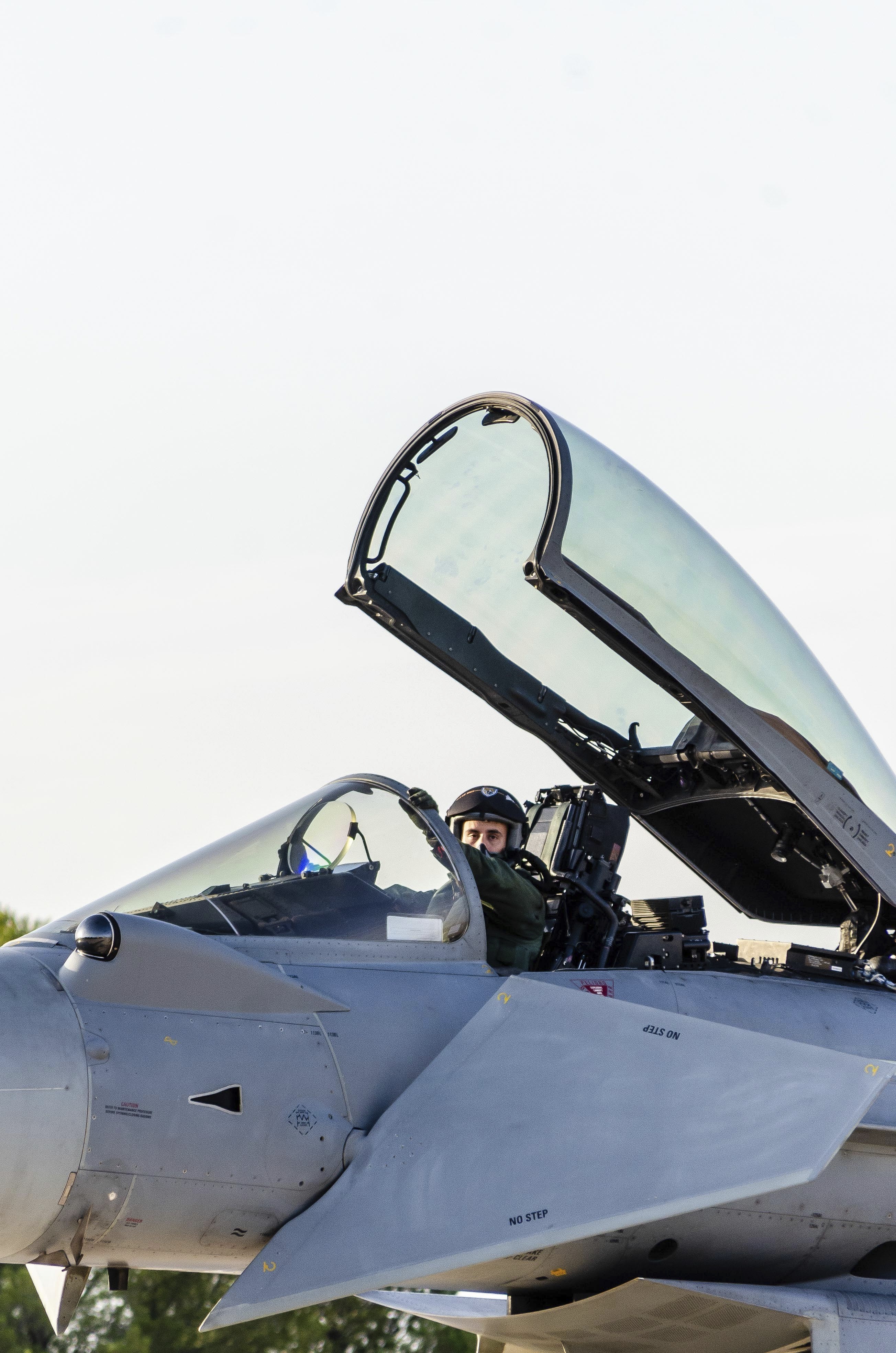Un Eurofighter español preparándose para la misión del Pacific Skies.