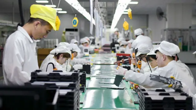 una fábrica de producción de baterías de litio en China