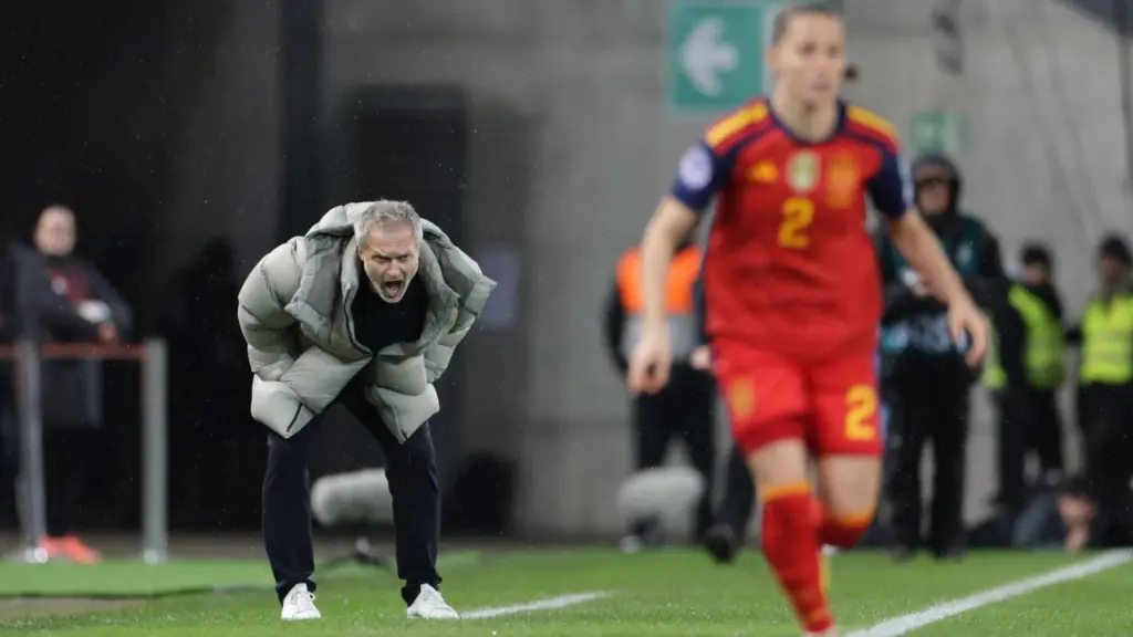 El seleccionador alemán Christian Wück, durante el partido contra España