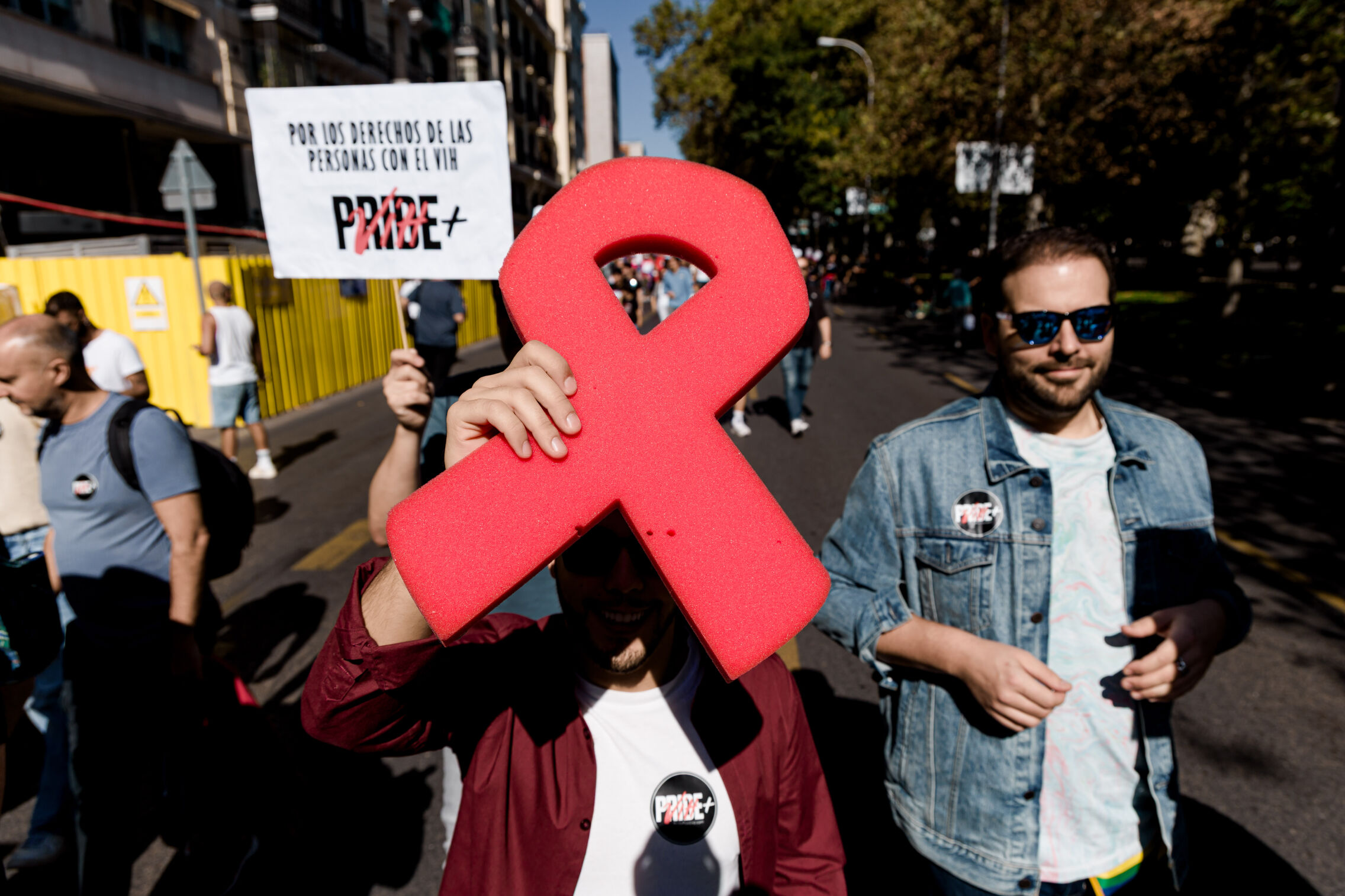 Foto: Cuarta Marcha Positiva organizada por Pride Positivo en Madrid. (Europa Press)