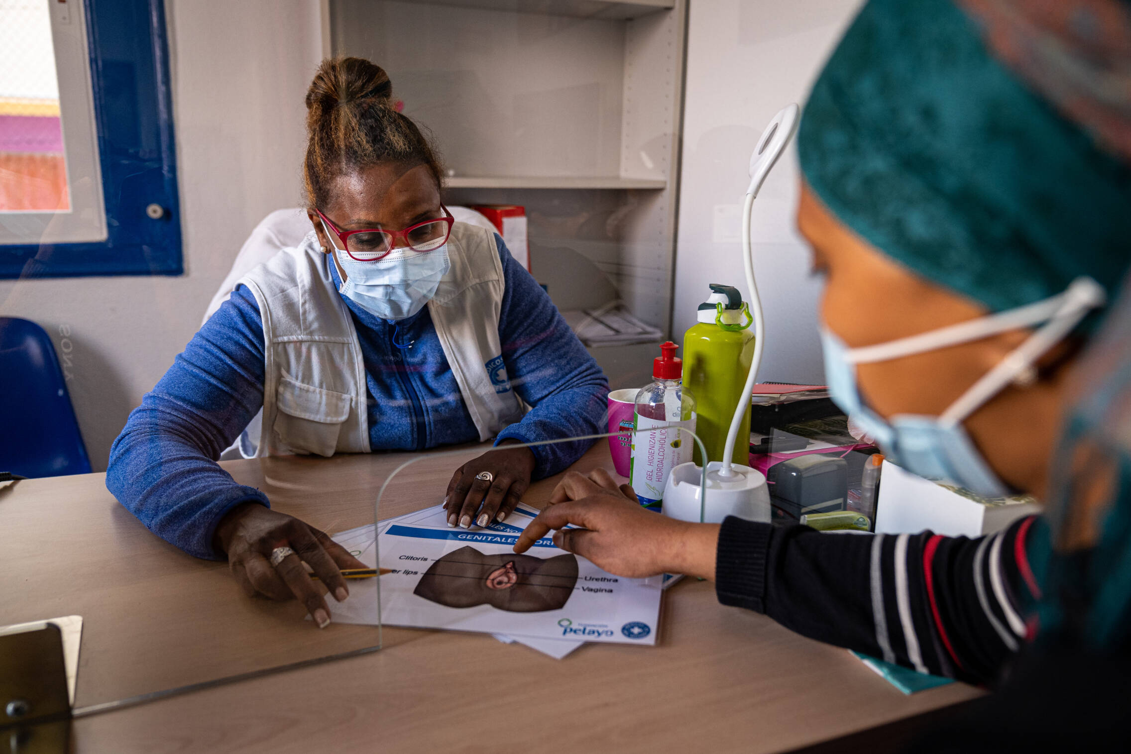 Foto: Médicos del Mundo realiza actividades para sensibilizar contra la MGF en España, así como formar agentes de cambio entre las posibles afectadas. (Ignacio Marín)