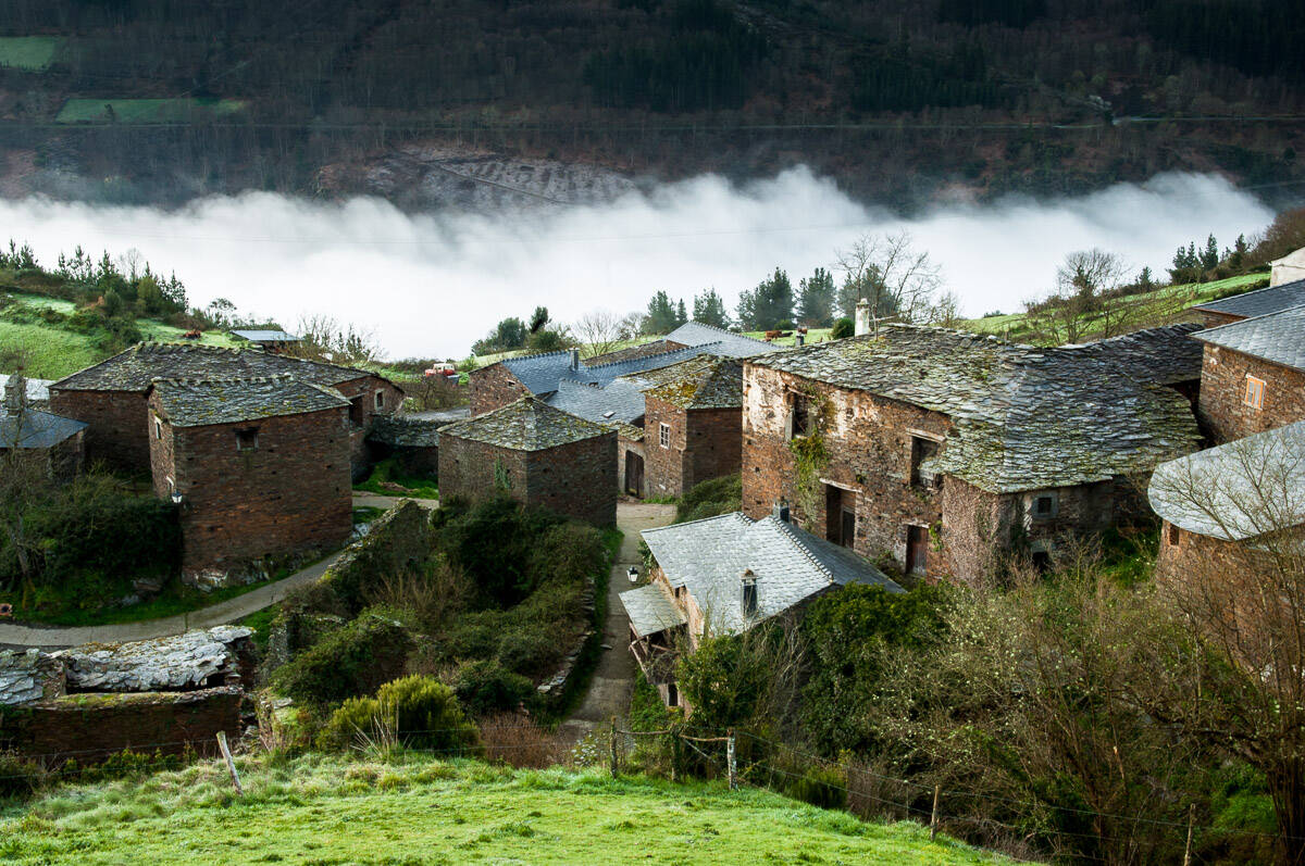 Foto: Vista panorámica del núcleo rural más antiguo del concejo de Pesoz. (Asturias por Descubrir)