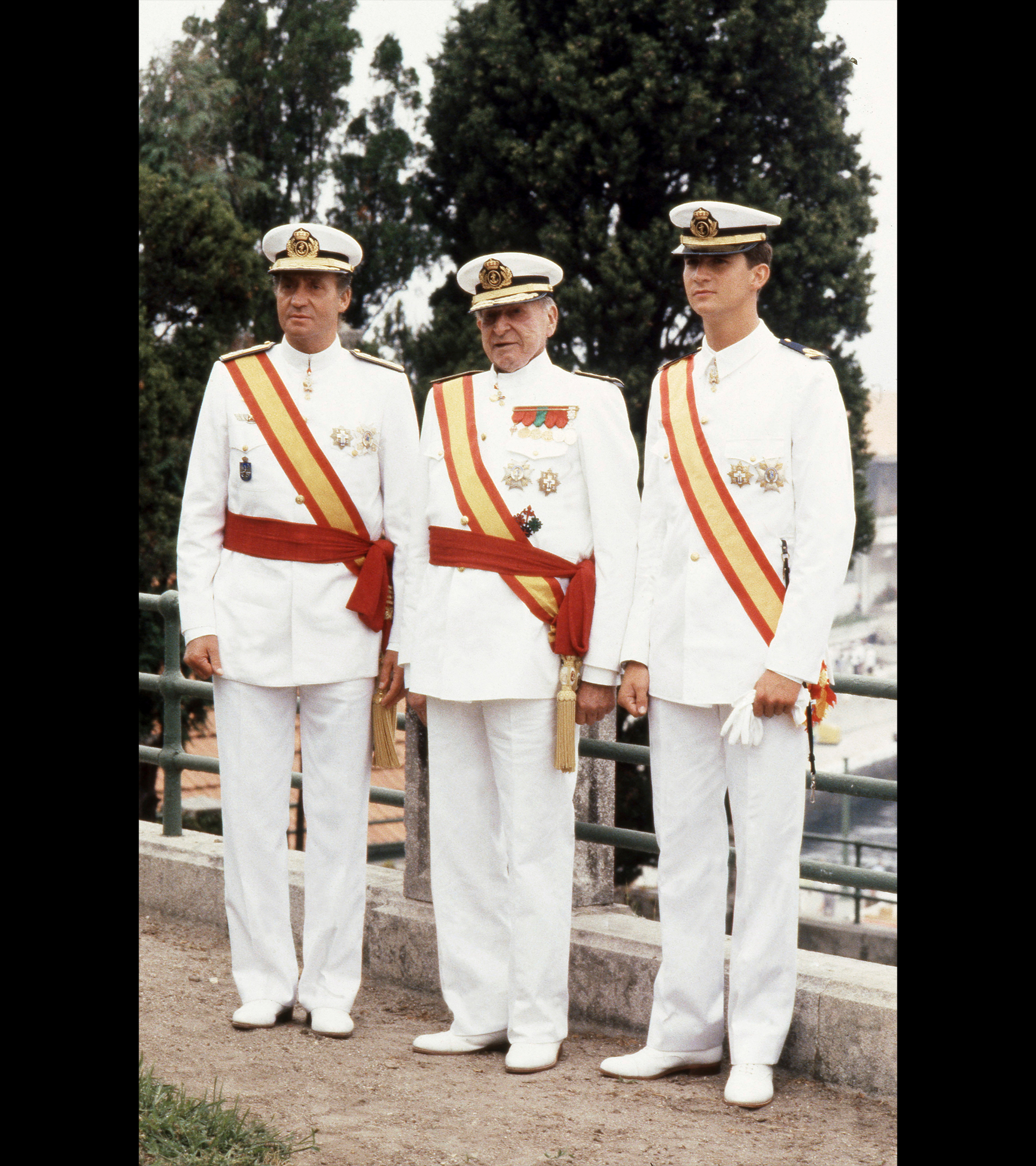 Juan Carlos, Don Juan y Felipe, en un acto en Marín en 1989.