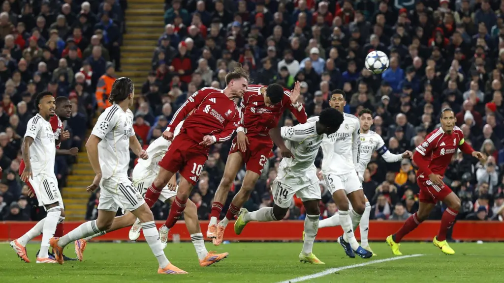 Alexis Mac Allister adelantando al Liverpool ante el Real Madrid