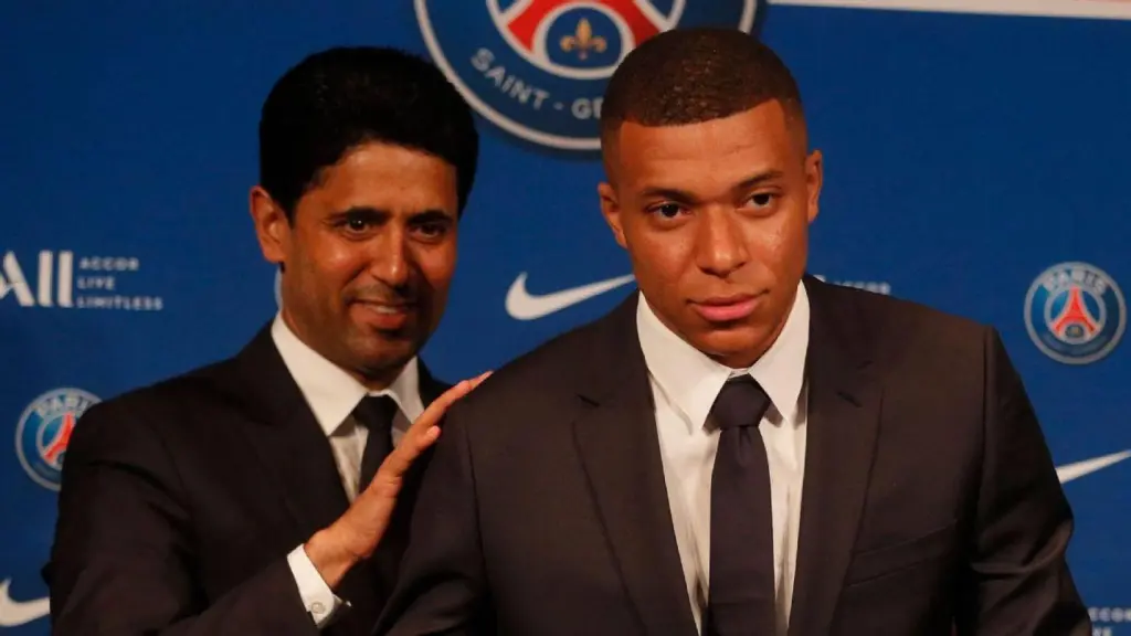 Mbappé, junto a Al Khelaifi.