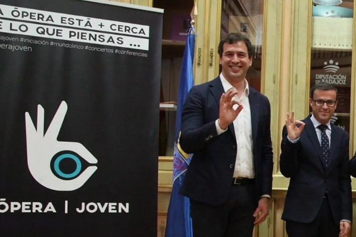 David Sánchez junto al líder de los socialistas extremeños, Miguel Ángel Gallardo