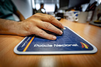 Un miembro del grupo de