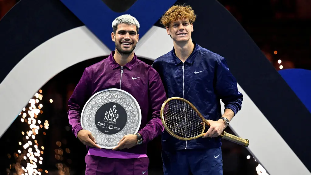 Carlos Alcaraz y Jannik Sinner, tras la final del Six Kings Slam