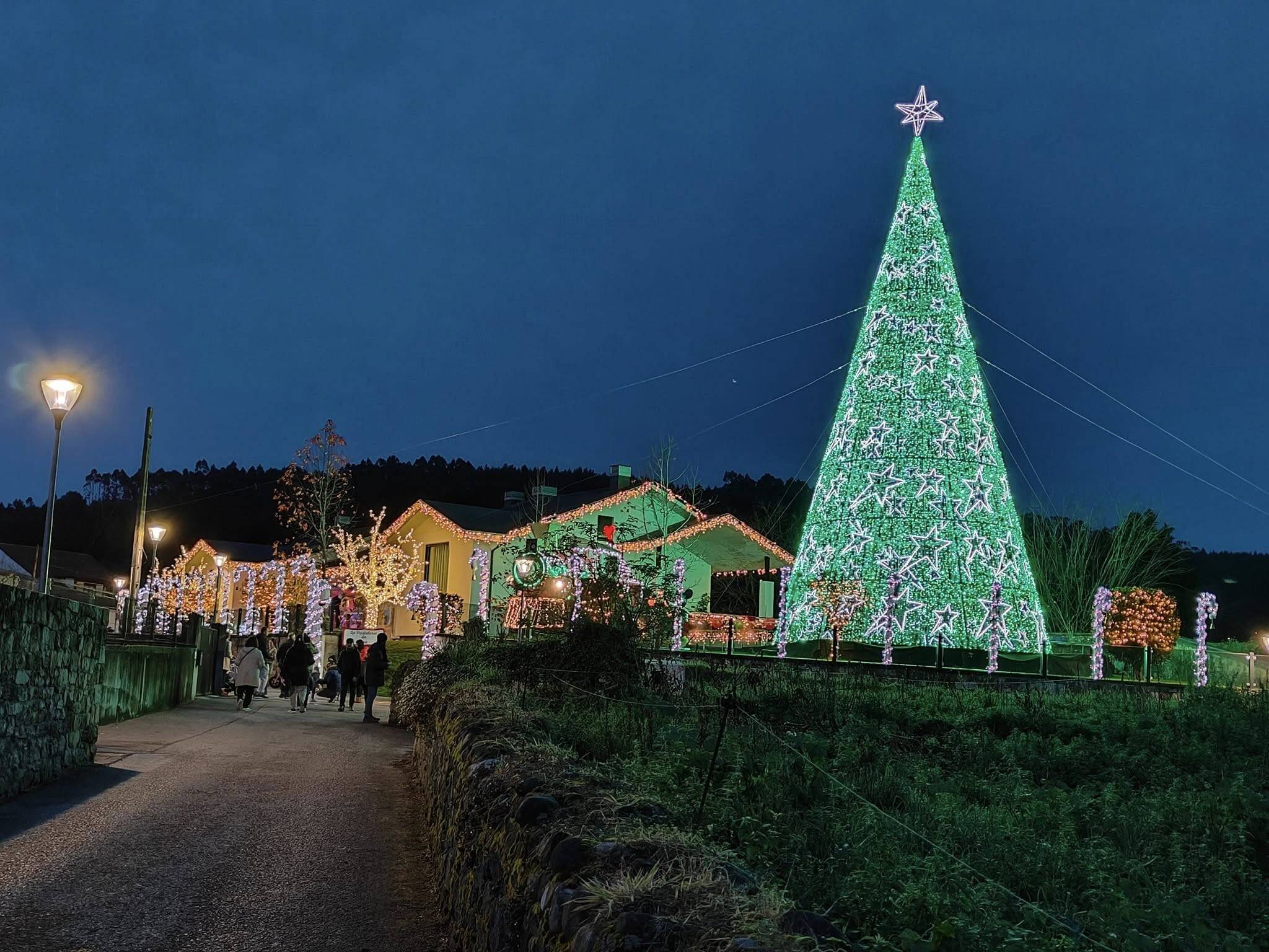 Foto: El encendido navideño de este pueblo cántabro atrae cada año a vecinos y visitantes. (Extraída de Facebook)