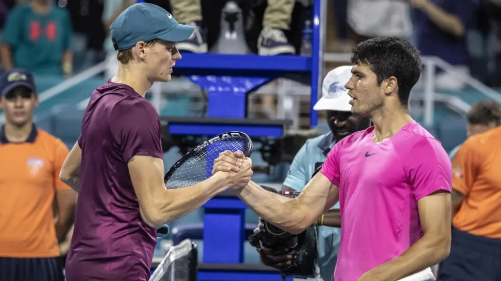 Alcaraz y Sinner tras el partido de Indian Wells 2024.