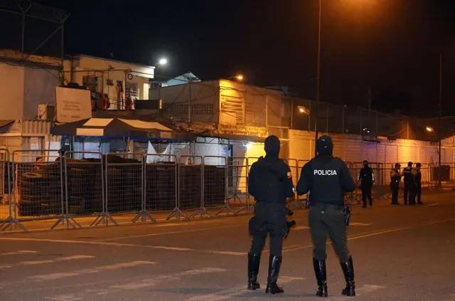 Policía en la prisión de Mchala