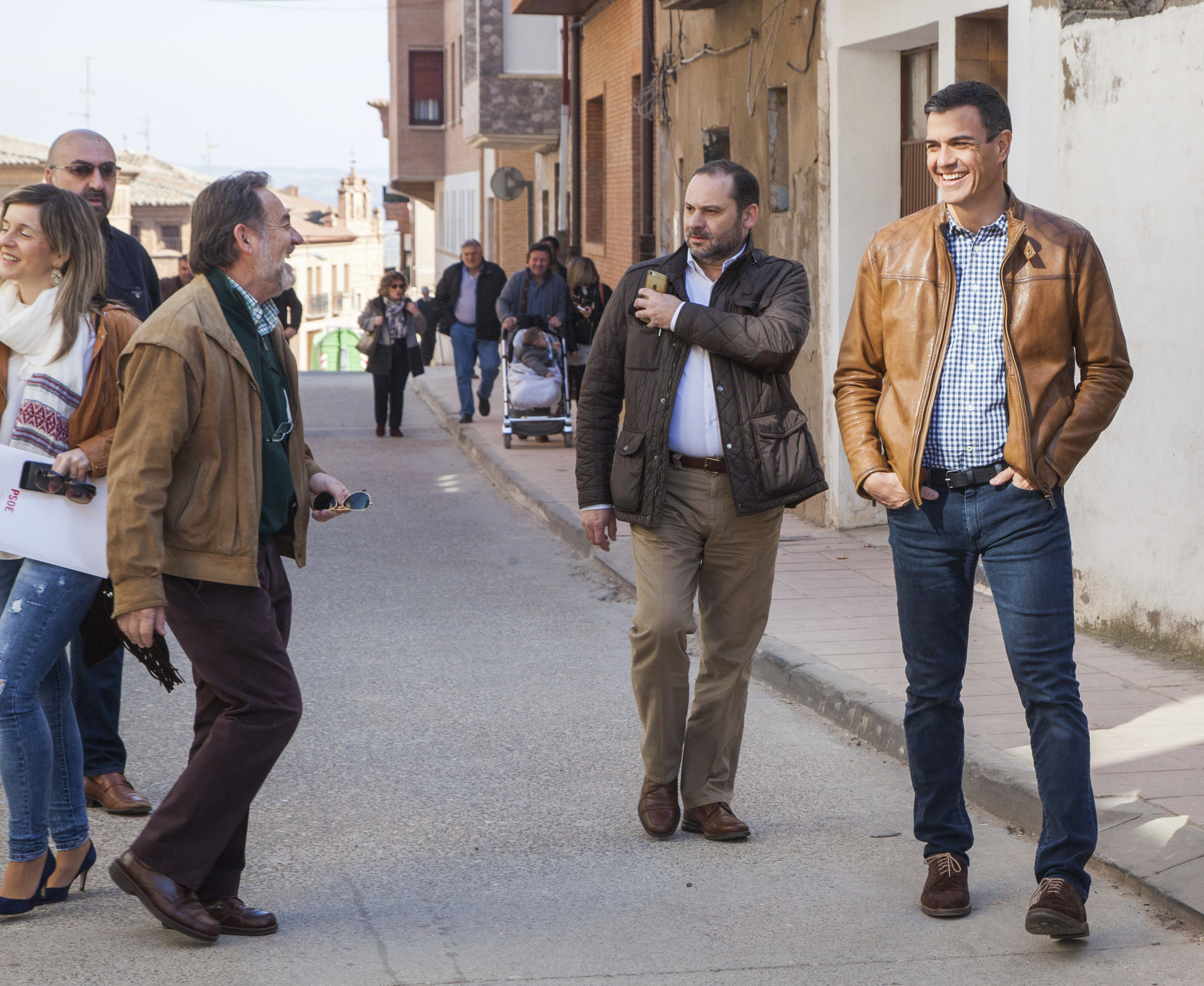 Pedro Sánchez, José Luis Ábalos y Koldo García en La Rioja durante la campaña de primarias del PSOE de 2017.