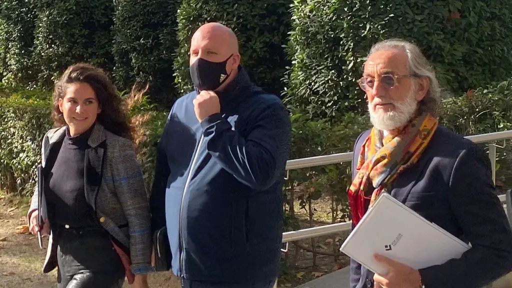 El empresario Álvaro Romillo, junto a sus abogados, en la Audiencia Nacional.