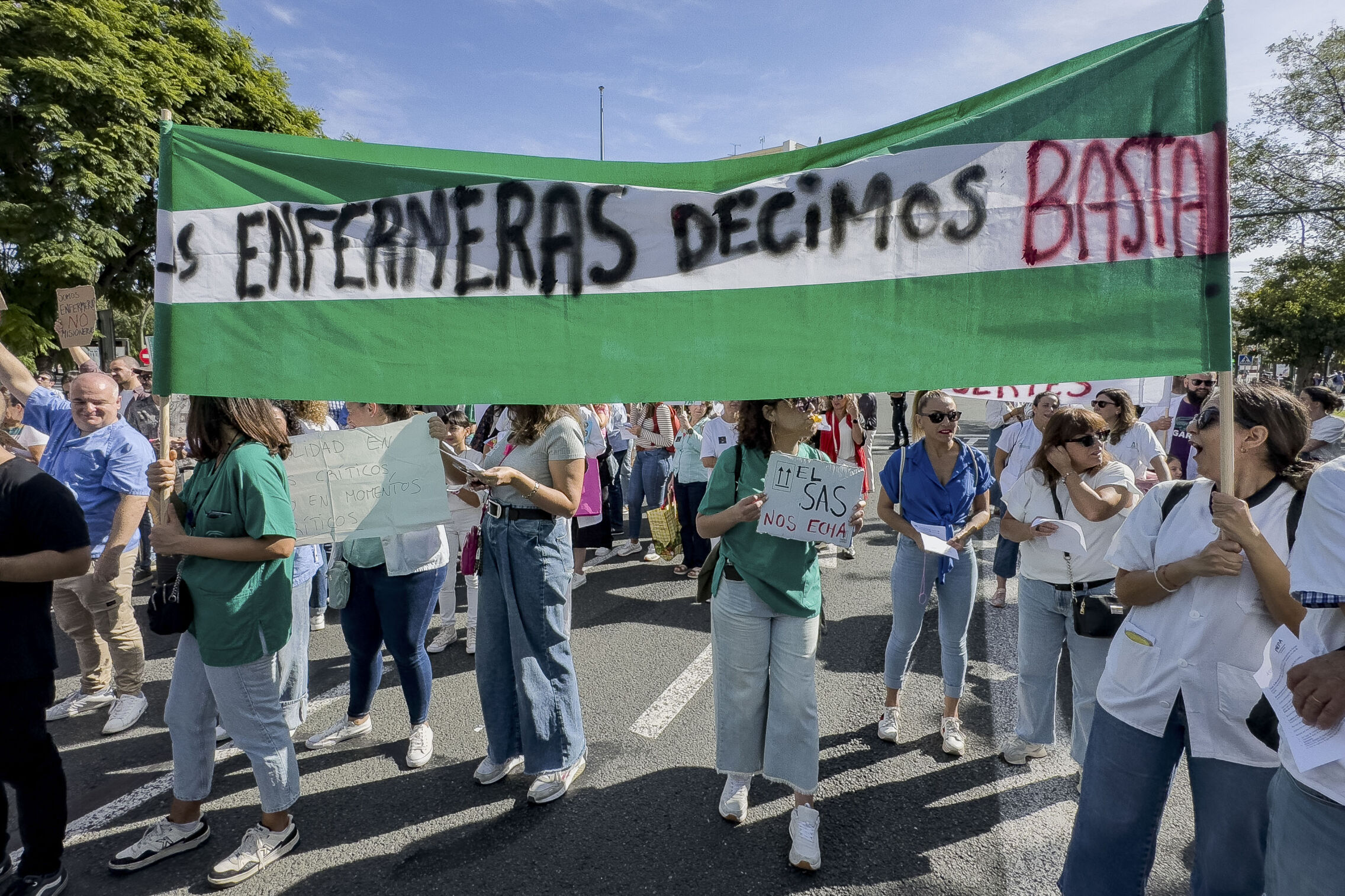 Foto: Manifestación para reclamar una mejora de las condiciones de las enfermeras. (EFE)
