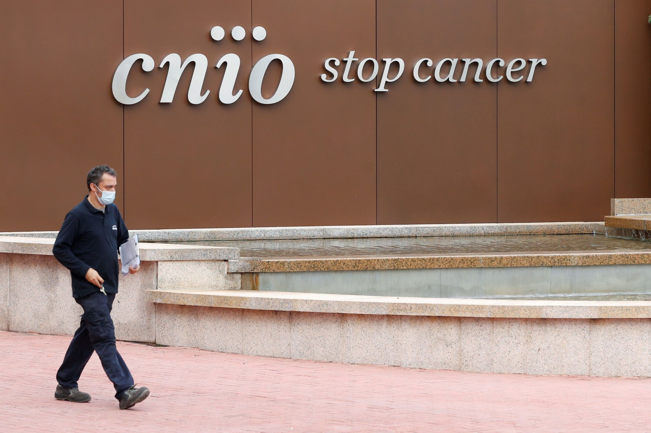 Foto: Entrada del CNIO. (EFE / J.J. Guillén)
