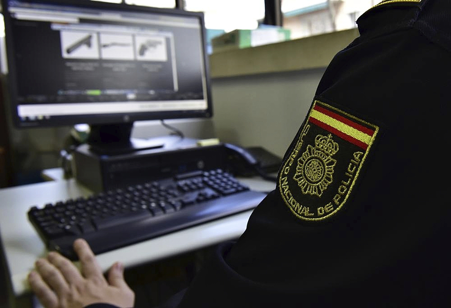 Un efectivo de la Policía Nacional en activo.