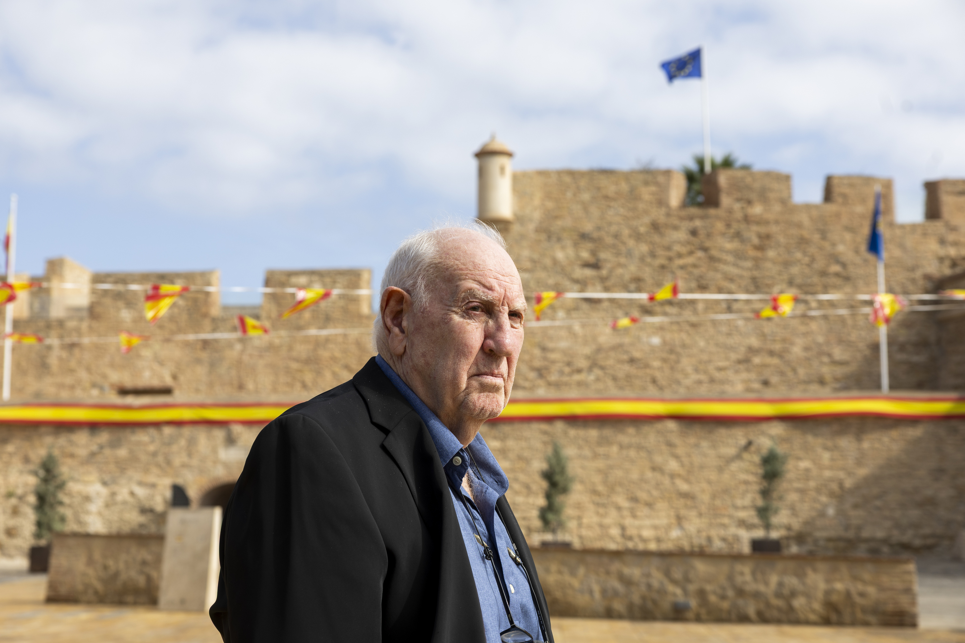 Jaime Perote posa frente a la fortaleza de Melilla