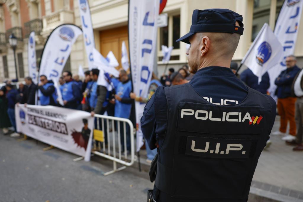 Protesta convocada por Jupol y Jucil ante el ministerio del Interior
