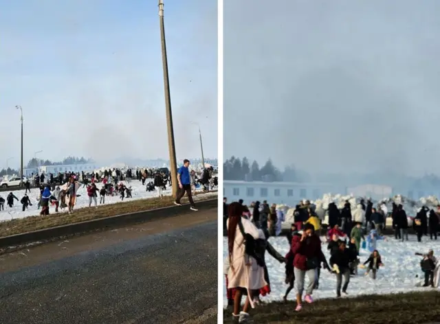Personas corren en pánico en la nieve. Una columna de humo se levanta en el fondo.