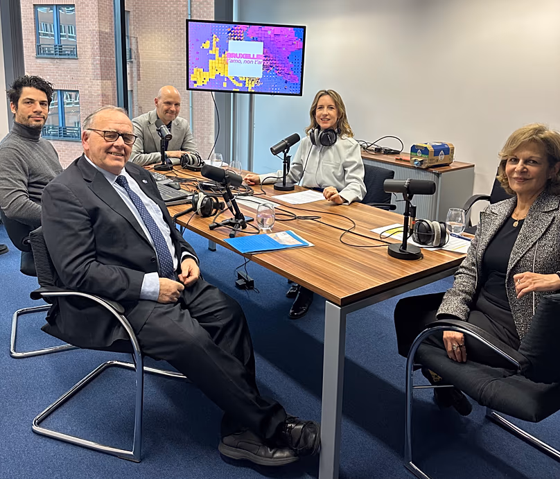 Méabh Mc Mahon con Séamus Boland, Shada Islam y Petros Fassoulas