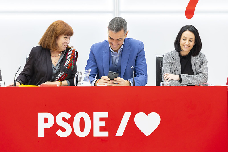 Cristina Narbona, Pedro Sánchez y Rebeca Torró.