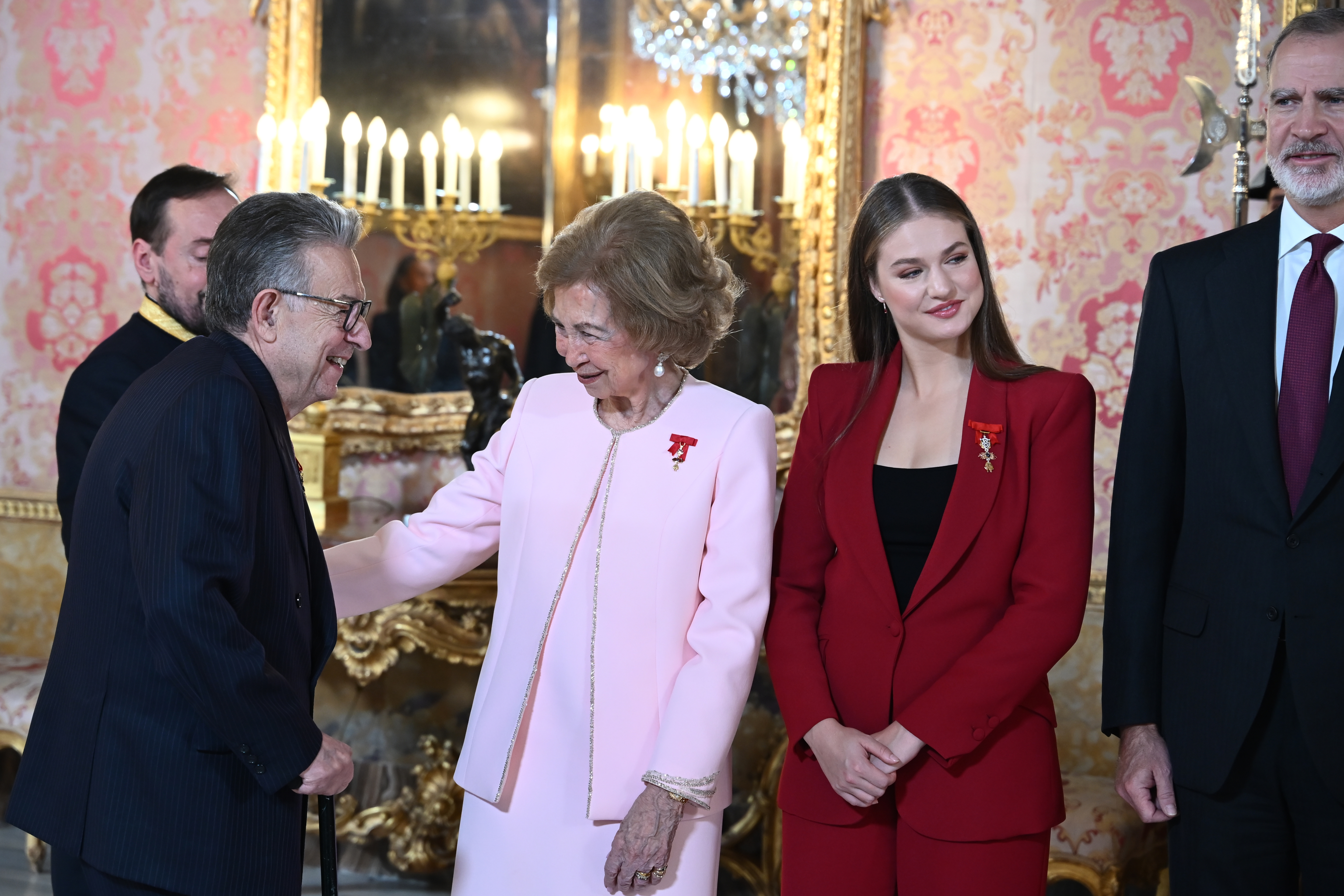 La Reina Sofía con Herrero y Rodríguez de Miñón ante la Princesa Leonor.