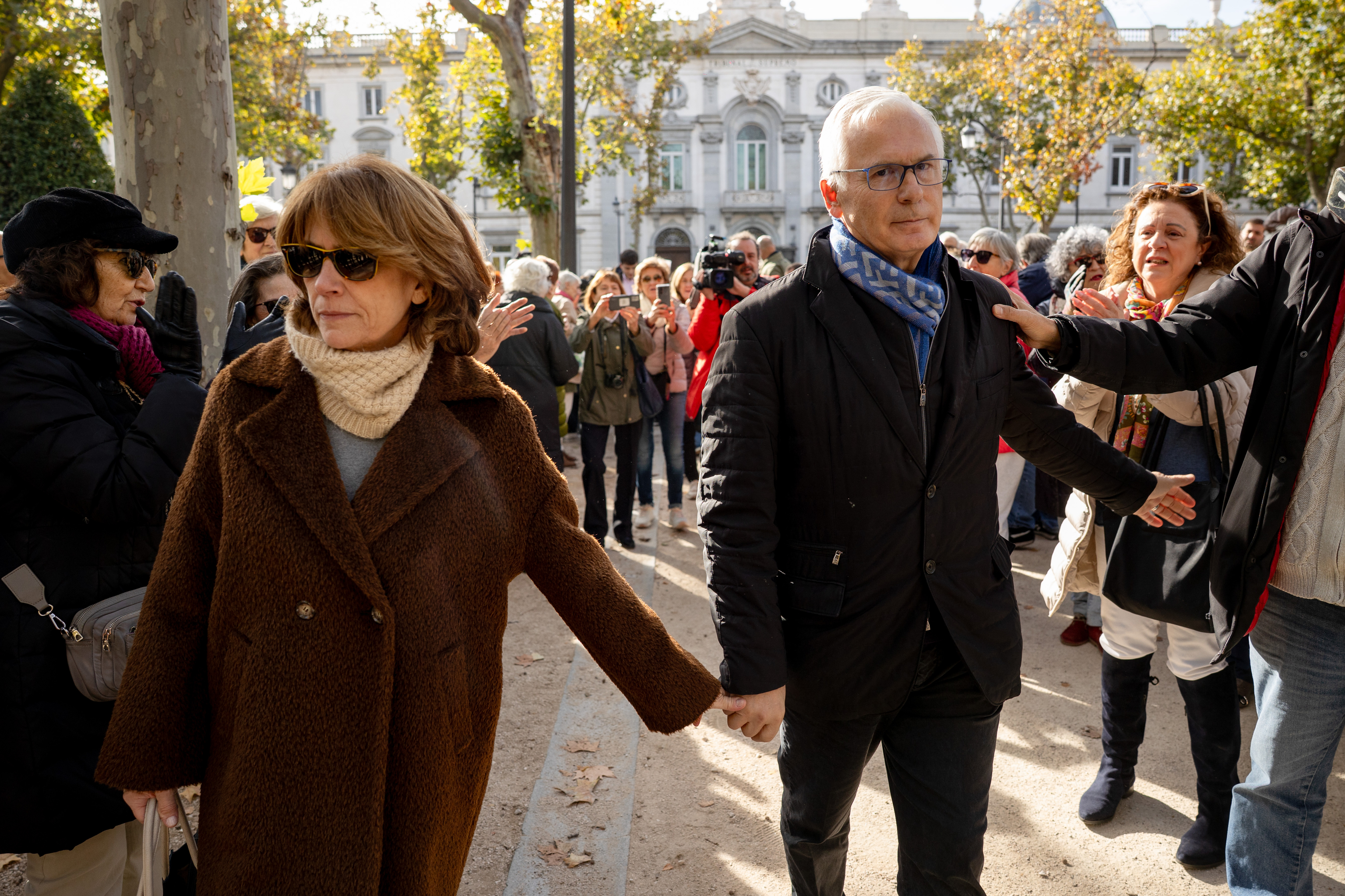 El ex magistrado de la Audiencia Nacional, Baltasar Garzón y la ex ministra de Justicia, Dolores Delgado durante la protesta