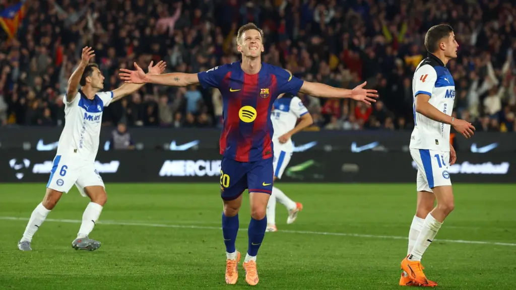 Dani Olmo celebra el gol de la sentencia ante el Alavés.