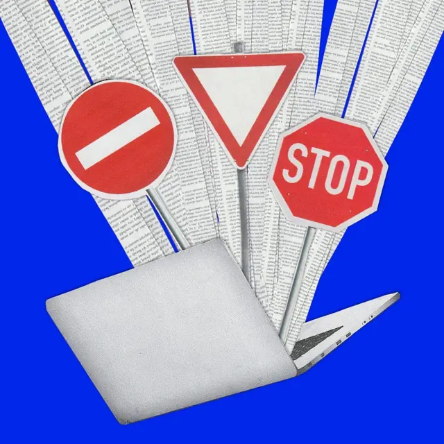Collage sobre un fondo azul que muestra una computadora portátil de la que salen unas largas páginas de papel periódico con letras y señales de tránsito de alerta.