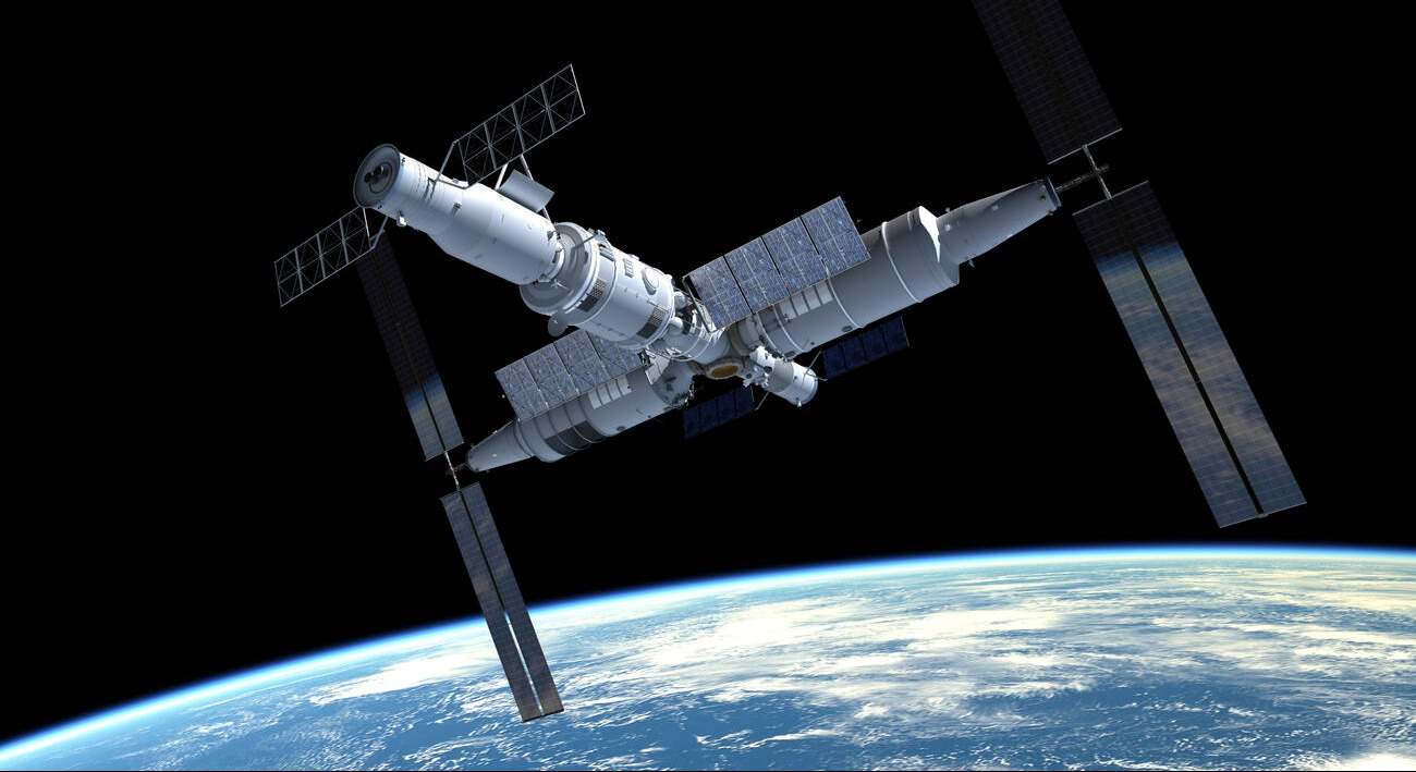 Tres astronautas chinos atrapados en el espacio después de que unos restos espaciales impactaran contra su nave de regreso