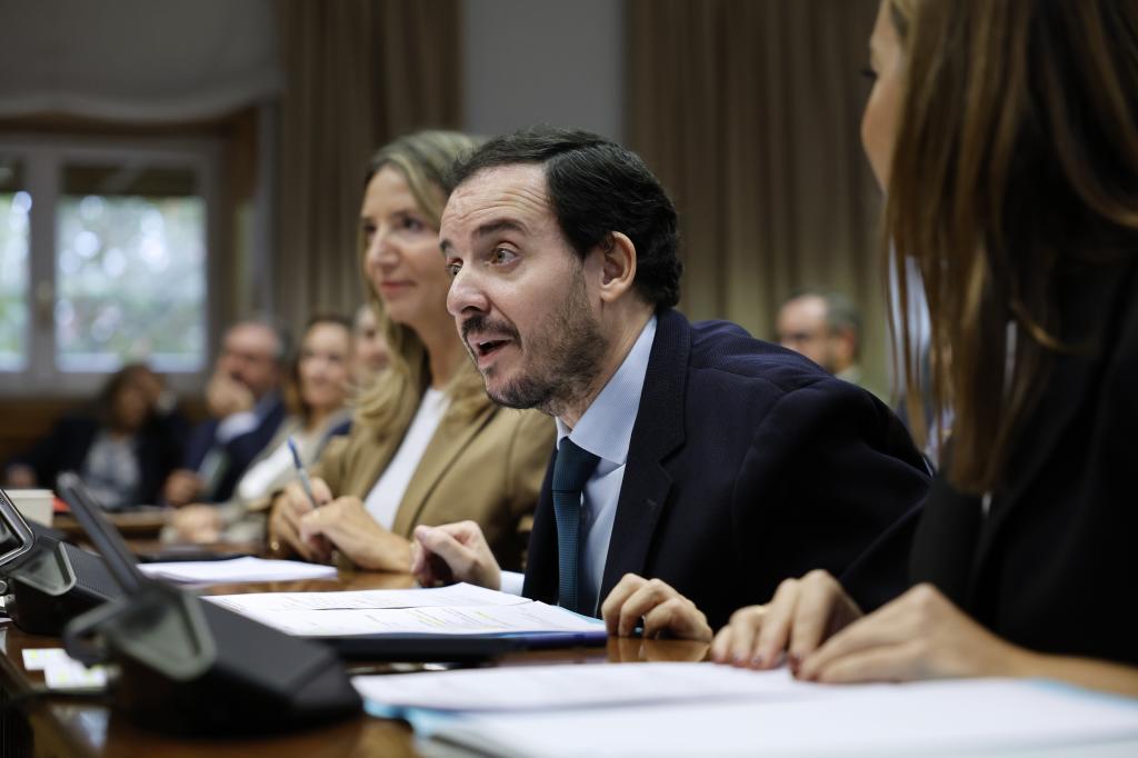 El senador del PP Alejo Miranda, durante el interrogatorio a Sánchez.