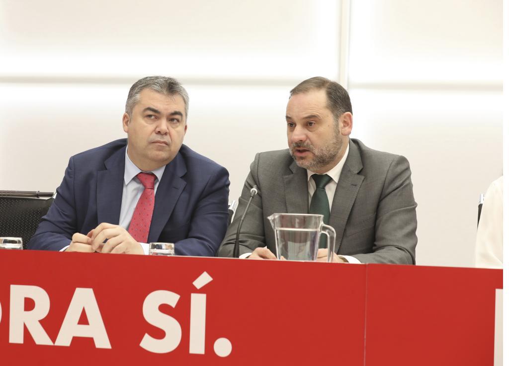 Santos Cerdán y José Luis Ábalos, en una reunión de la Ejecutiva del PSOE en 2020.