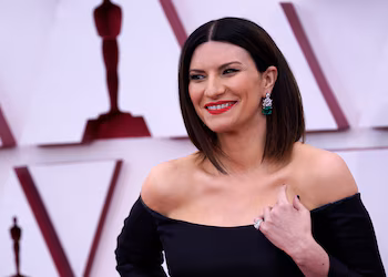 ARCHIVO - Laura Pausini llega
