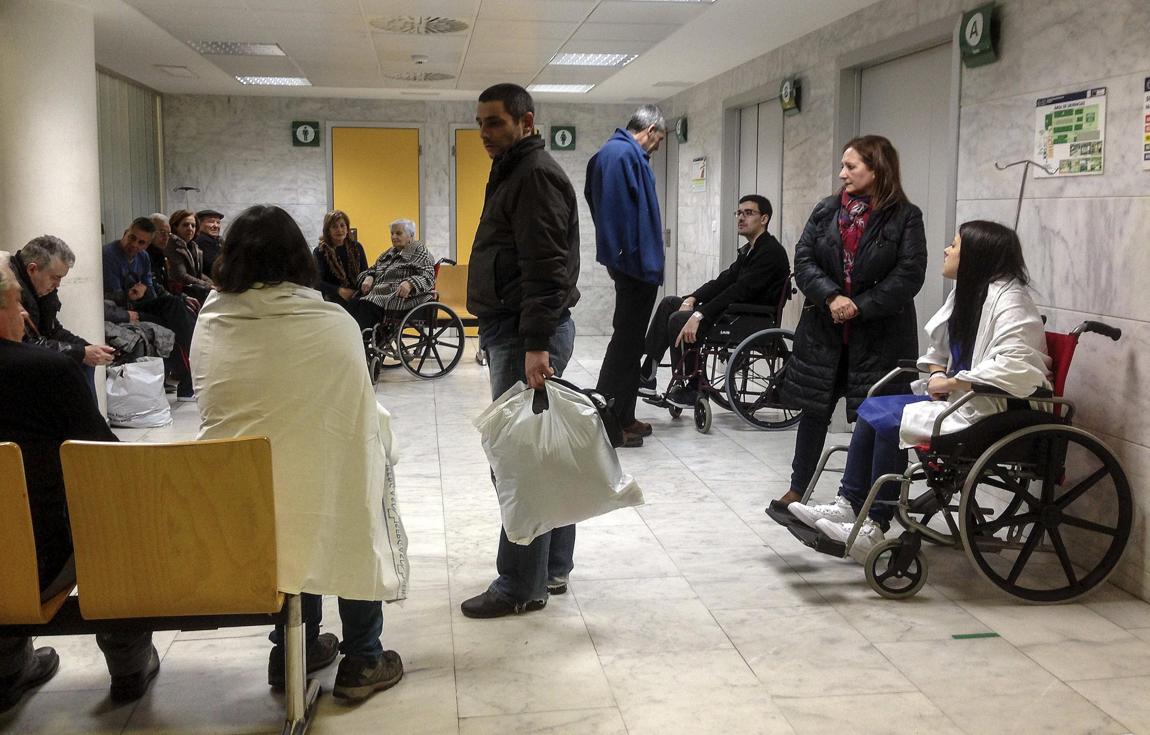 Foto: Salas de espera durante una epidemia de gripe anterior. (EFE//Brais Lorenzo)
