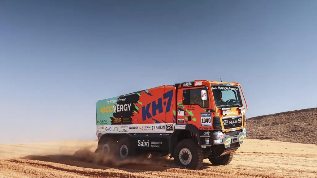 El camión del equipo KH7 ECOVERGY para el Dakar 2026.