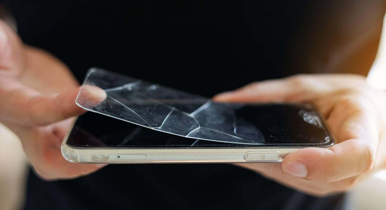 Llevar el móvil con un cristal para proteger la pantalla es cosa del pasado: la nueva alternativa que será tendencia en el futuro