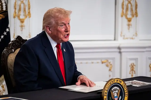 Donald Trump en su residencia de Mar-a-Lago durante un discurso por el día de Acción de Gracias