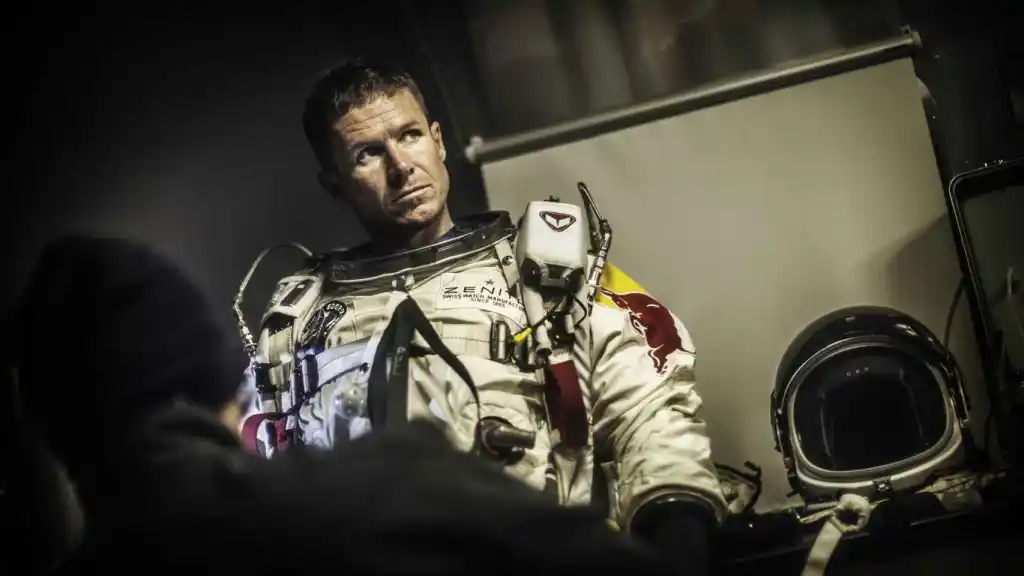 Felix Baumgartner durante la preparación para el salto