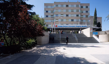 Entrada del hospital madrileño Gregorio
